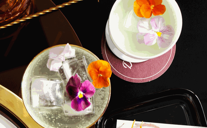 Aerial view of miraflores cocktail with ice and flowers.