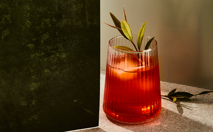 How to make a Waratah Spritz at home